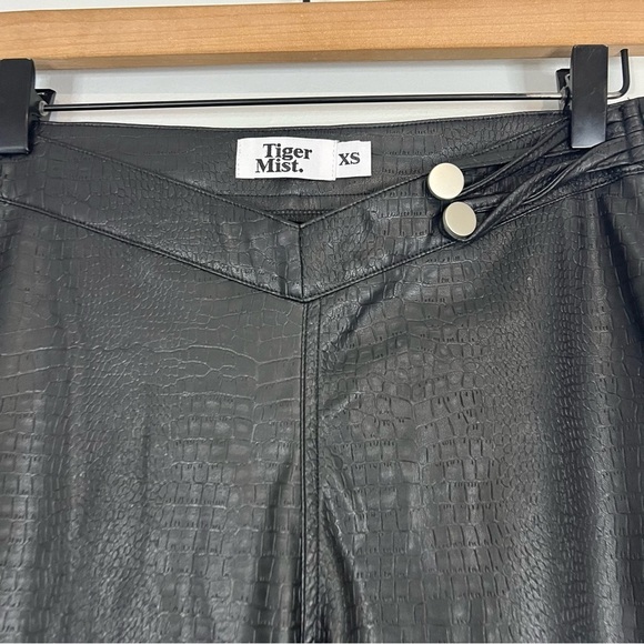 PRINCESS POLLY TIGER MIST JADENE BLACK FLARE PANTS SIZE XSMALL - Picture 6 of 9